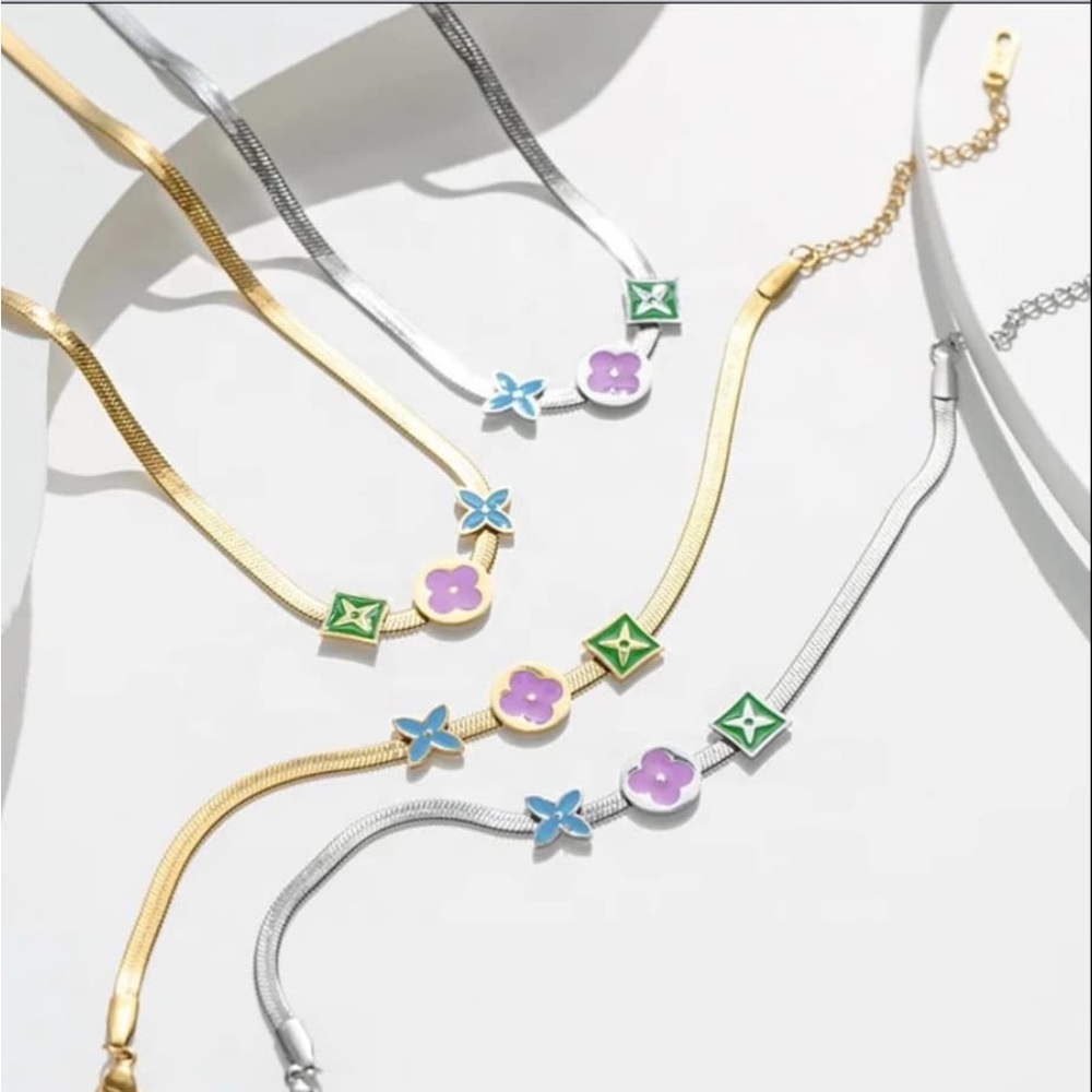 Golden Grace: Luxurious Necklace for Every Occasion"